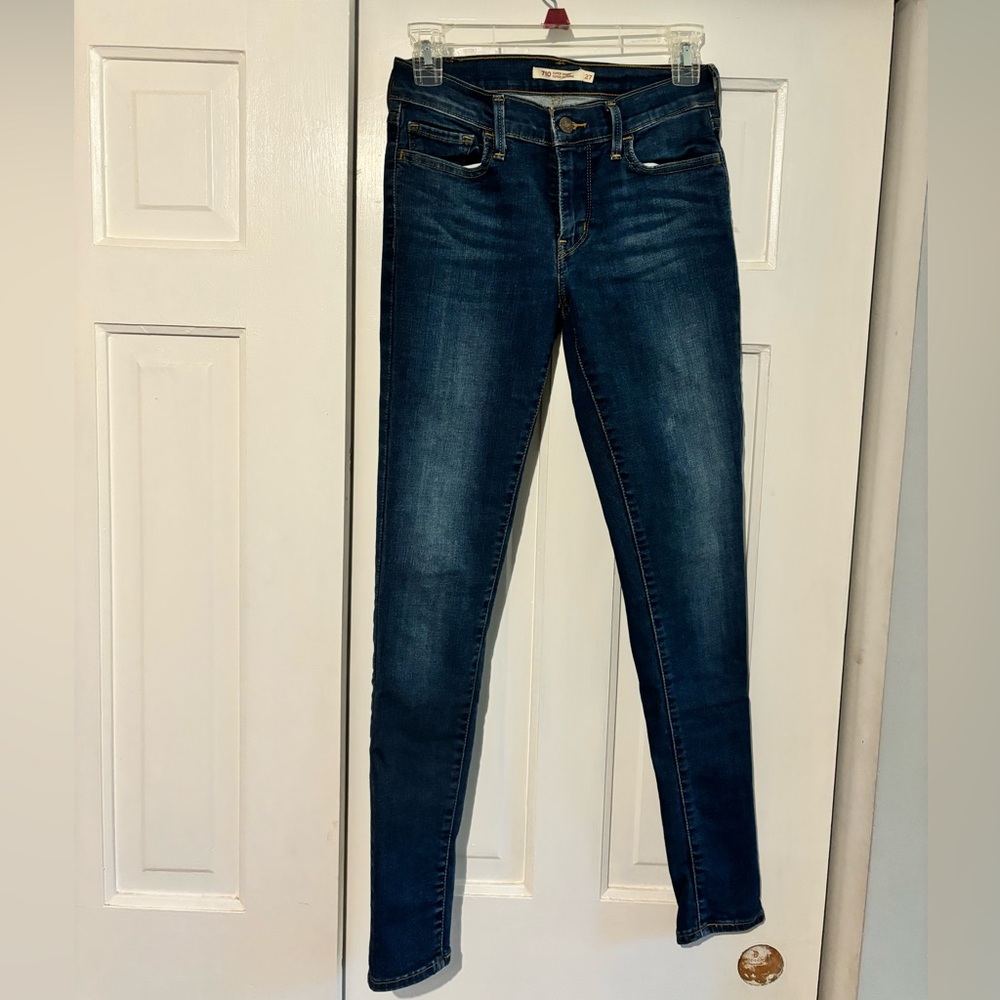 Levi’s 710 Super Skinny Jeans - Dark Wash. Size W27 L30